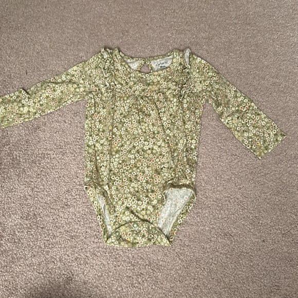 Bundle of 2 Carter’s long sleeve onesies, 18 months - Picture 5 of 7